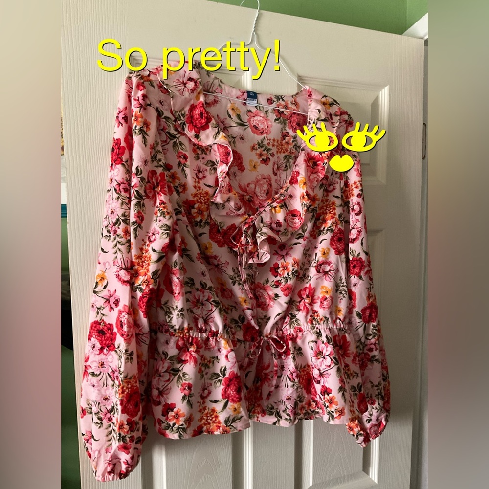 Old Navy women’s blouse XL Tall new with tags, really pretty!